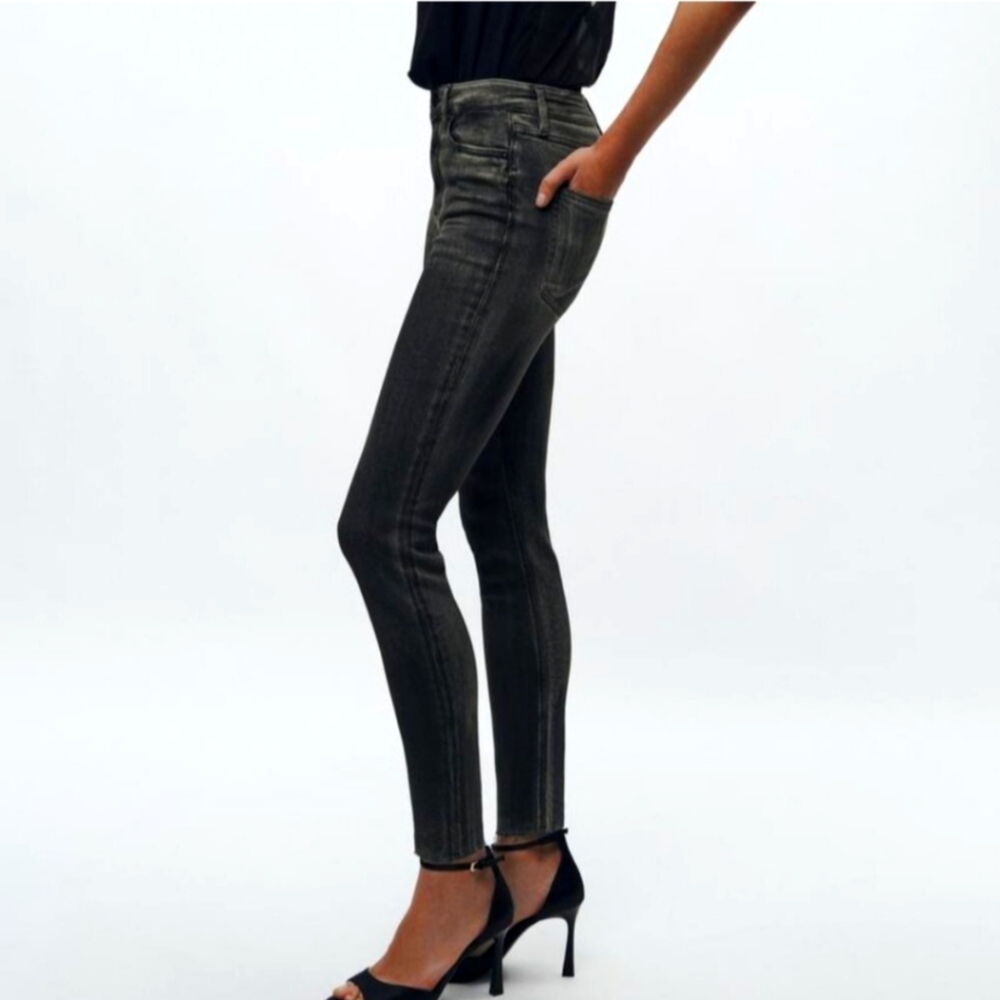 Zara Black Skinny Jeans with Sleek Fit